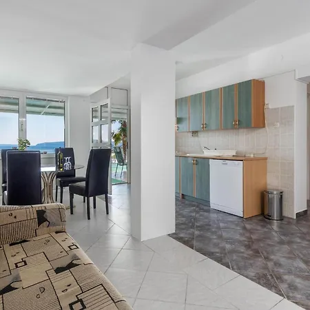 Gorgeous In With Kitchen Holiday home Ika