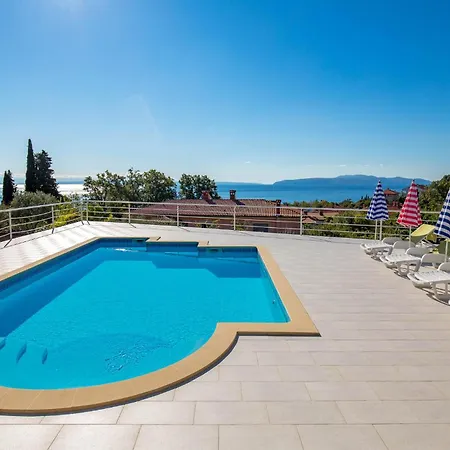 Gorgeous In With Kitchen Holiday home Ika
